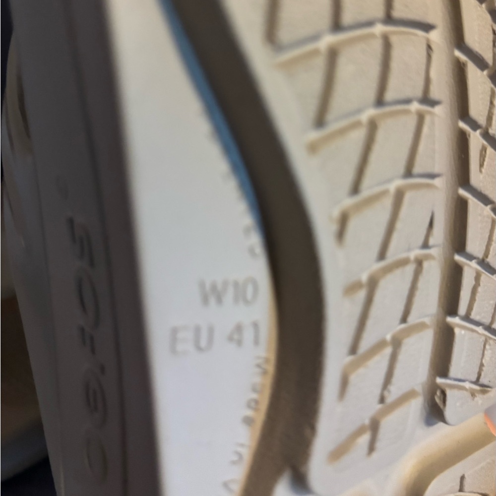 Oofos Women's Cream Athletic Sandals - Picture 4 of 6